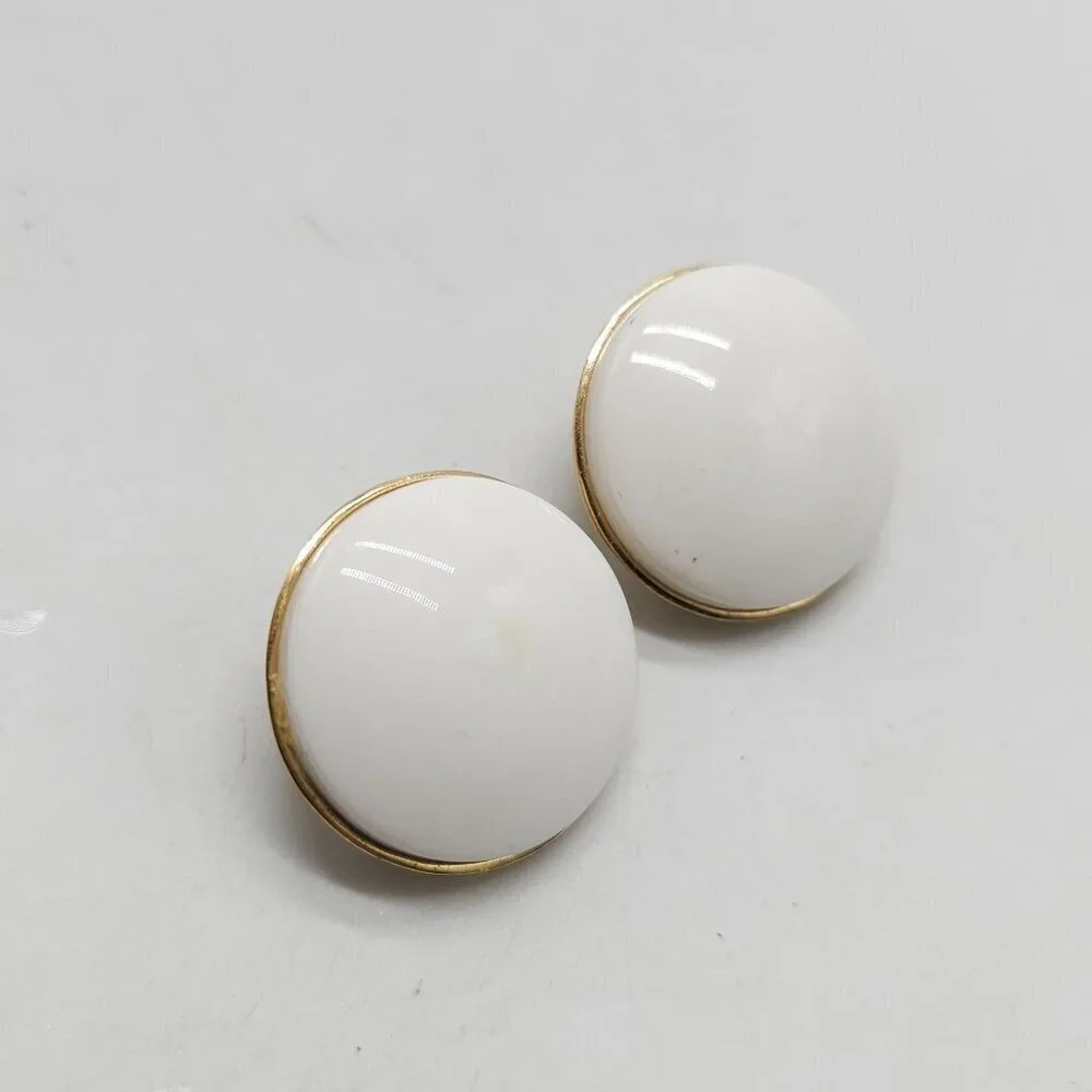 Vintage Trifari White Acrylic Clip On Earrings Gold Tone Round Domed 1 Inch